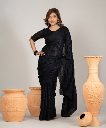 ইমপোর্টেড ব্ল্যাক কালার ওয়েটলেস সফট চিনিগুড়া সিল্ক ফেব্রিক এর মধ্যে গর্জিয়াস এমব্রয়ডারি কাজ করা পার্টি শাড়ি।