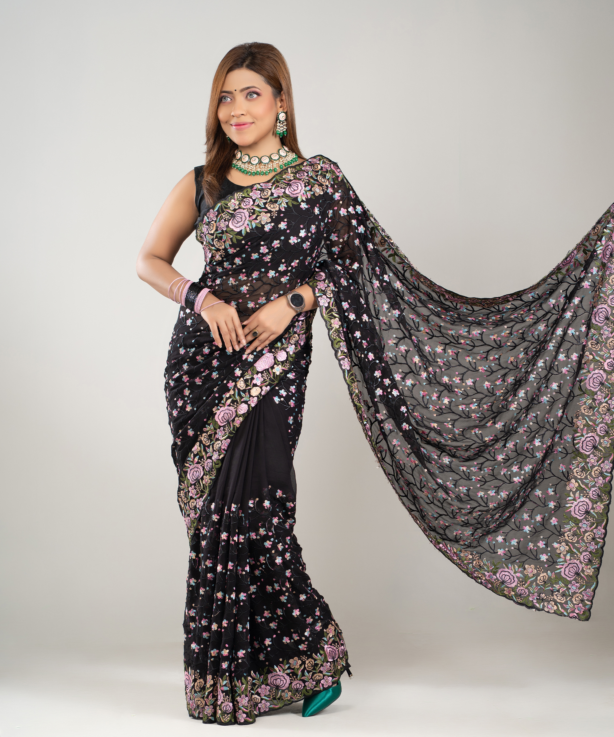 ইমপোর্টেড ব্ল্যাক কালার ওয়েটলেস সফট জর্জেট ফেব্রিকের মধ্যে গর্জিয়াস এমব্রয়ডারি কাজ করা পার্টি শাড়ি - Image 2